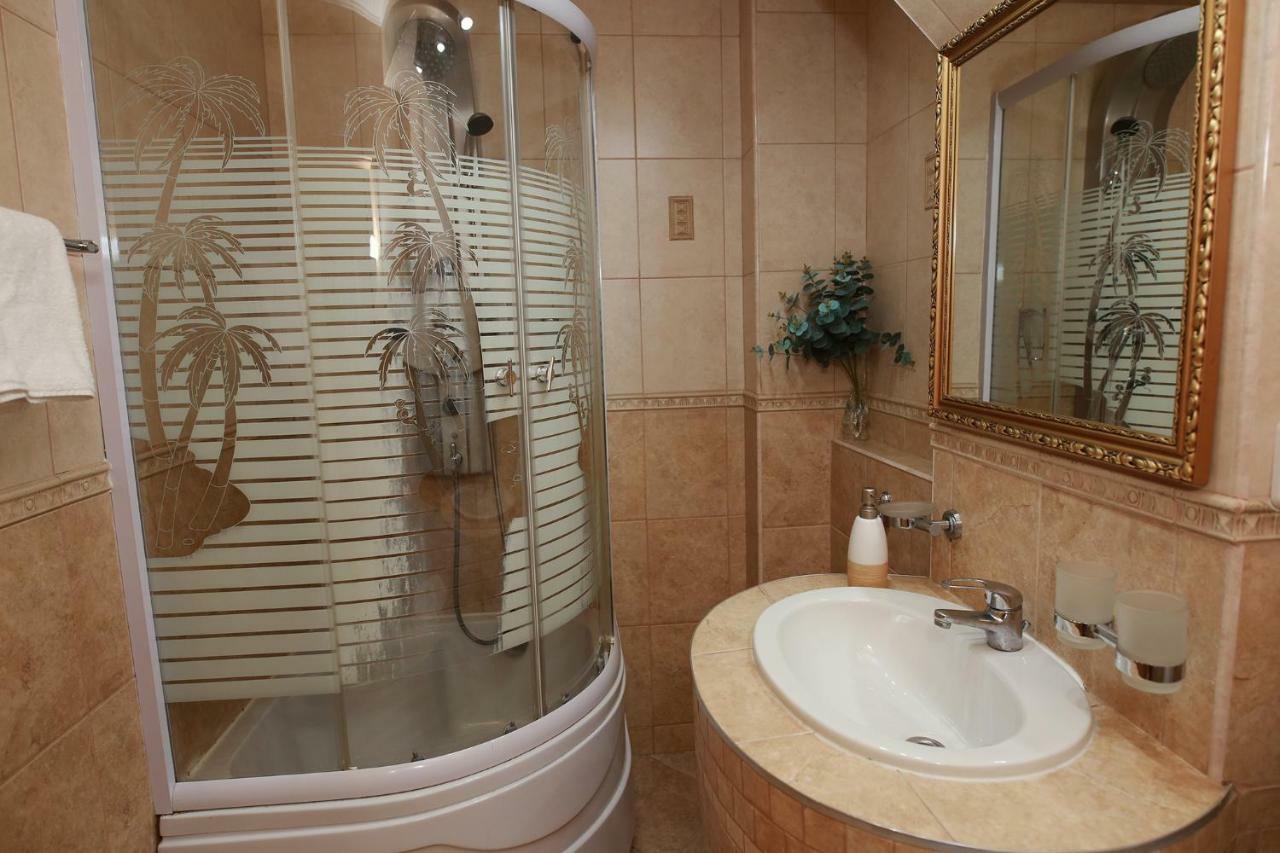 Hotel-Pensiunea Zefir Timişoara Exteriör bild