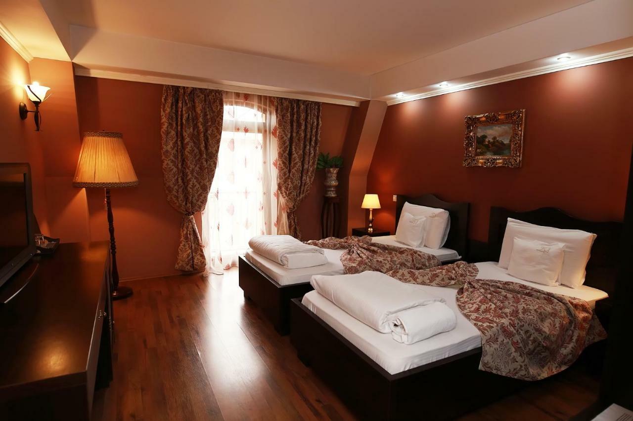 Hotel-Pensiunea Zefir Timişoara Exteriör bild