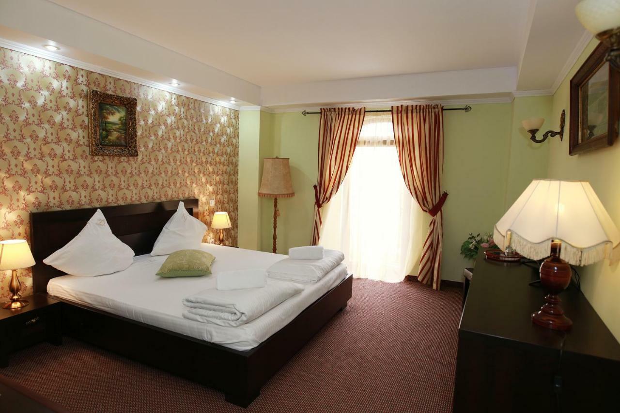 Hotel-Pensiunea Zefir Timişoara Exteriör bild